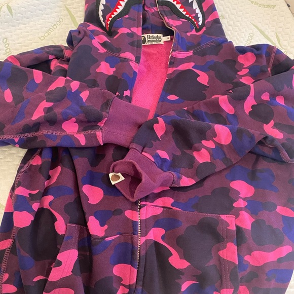 BAPE purple camo shark hoodie Men’s Medium Mint condition, Barely worn $ 250 CDN - Picture 8 of 8